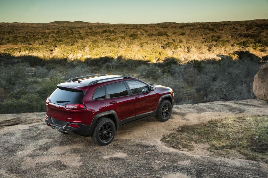  Jeep Cherokee 2014 года  (фото 44 из 88)